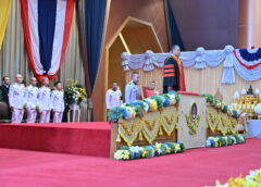 องคมนตรี เป็นผู้แทนพระองค์ ไปในพิธีพระราชทานปริญญาบัตรแก่ผู้สำเร็จการศึกษาจากมหาวิทยาลัยราชภัฏเขตภาคกลางและมหาวิทยาลัยสวนดุสิต ประจำปีการศึกษา 2566 เป็นวันที่สี่ ณ มหาวิทยาลัยราชภัฏนครปฐม